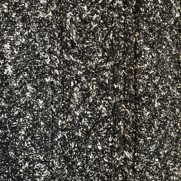 L.l.‎ Bean black & white knit sweater. Size small - Picture 8 of 11